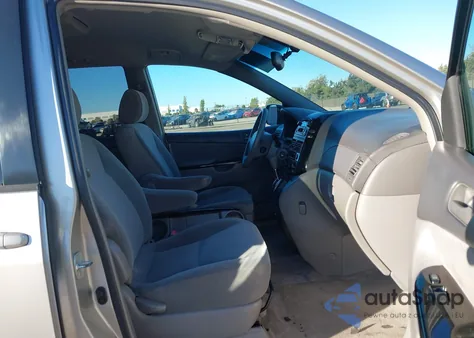 2005 Toyota Sienna Le from USA, damaged, VIN 5TDZA23C55S326516